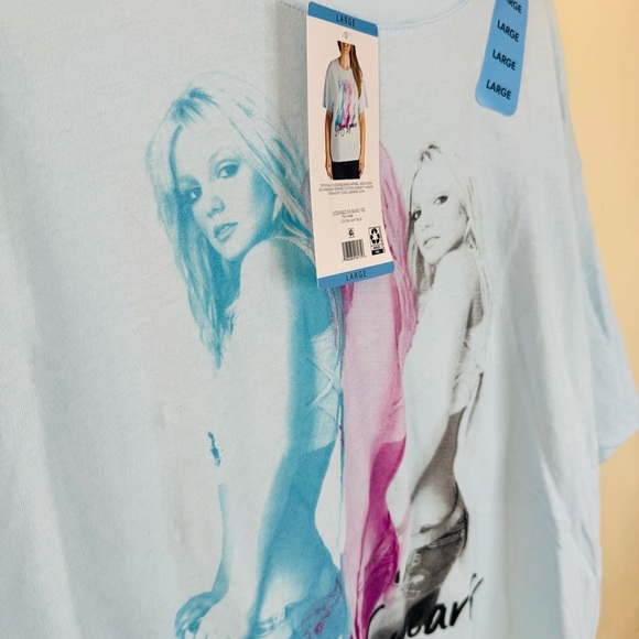 Britney Spears NWT Large T-shirt light blue - Picture 6 of 7